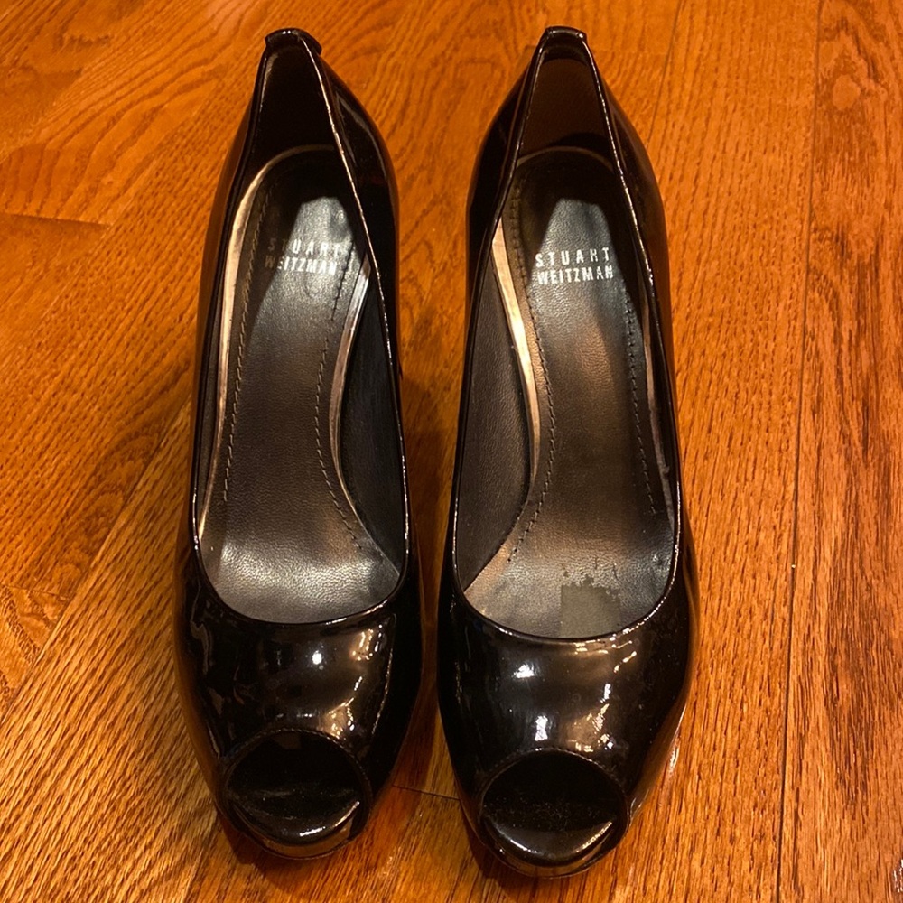 Stuart Weitzman black patent leather pump peep toe heels. Size 8